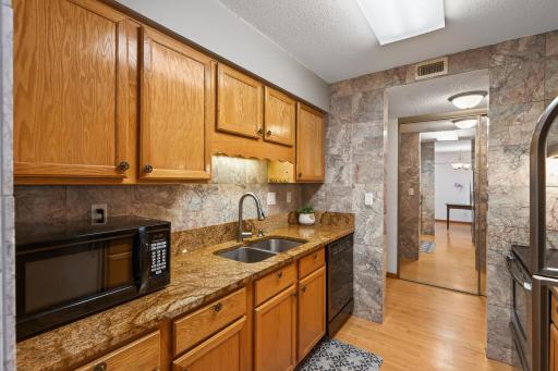 11_450_Ford_Rd_31310_mls.jpg