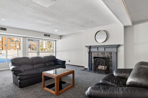21_450_Ford_Rd_31320_mls.jpg