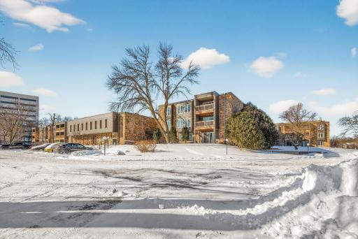 01_450_Ford_Rd_3131_mls.jpg