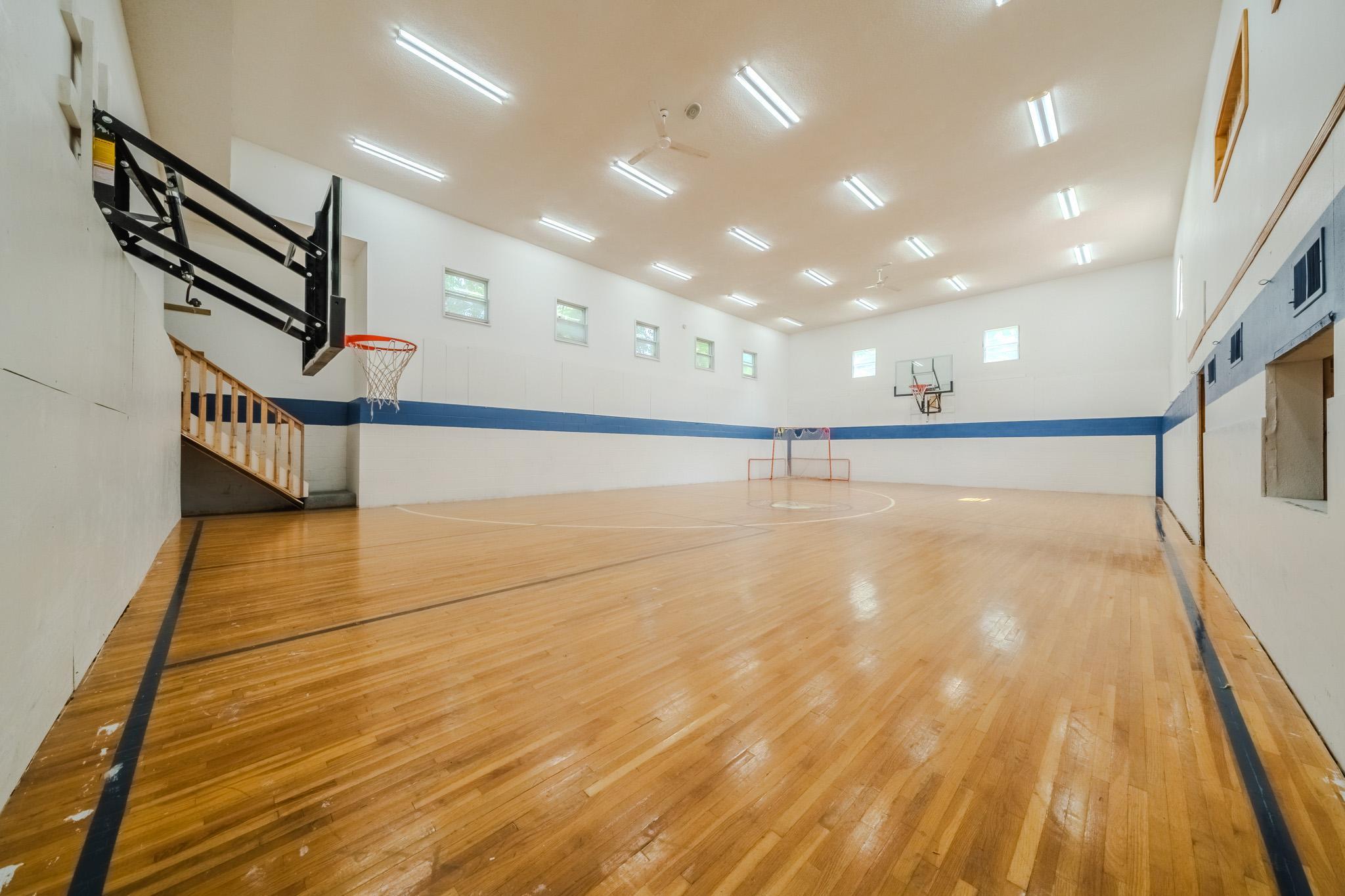 32'x52' with 18.5' ceilings