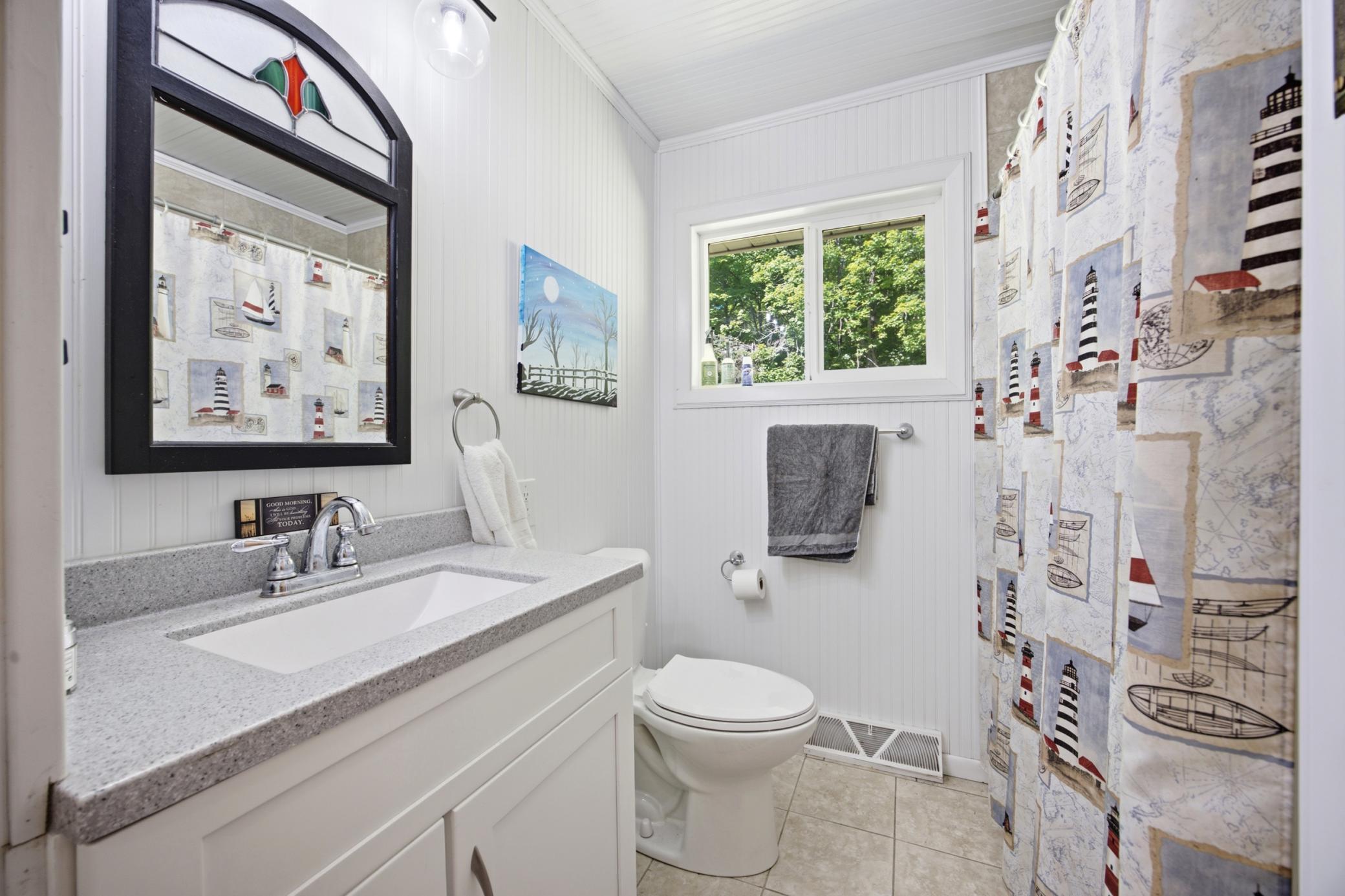 Main level bath