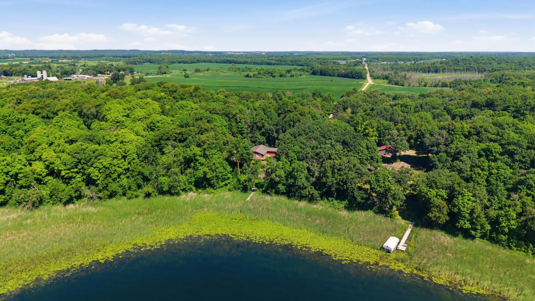 285 ft of shoreline