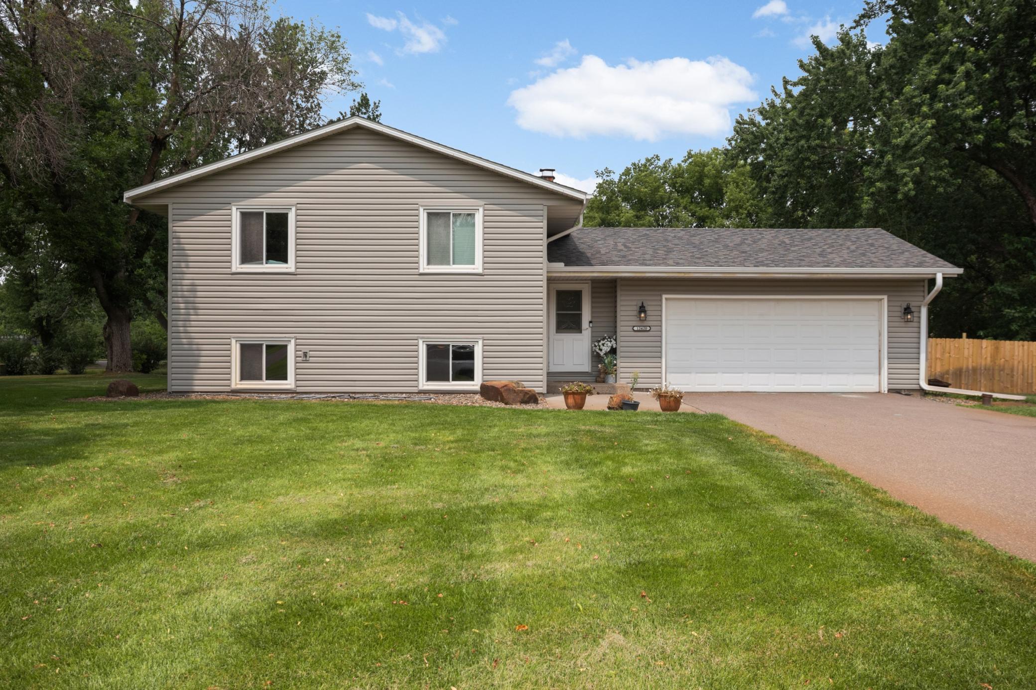 Welcome to 12420 Pineview Trail!