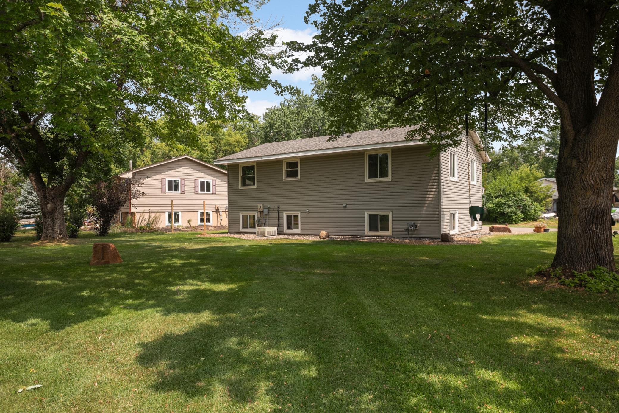 A view of the spacious side yard