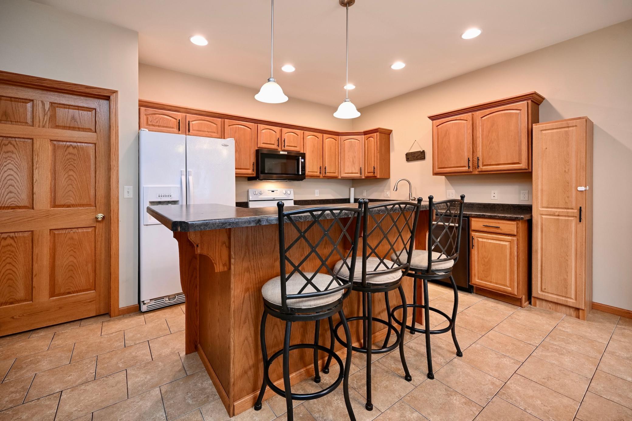 Kitchen & Island