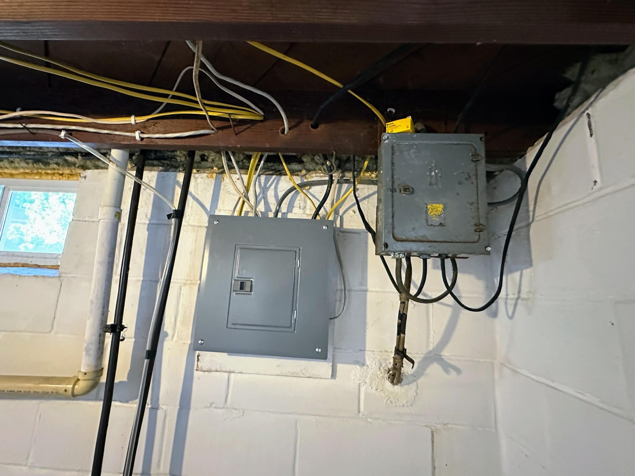 Breakers/Fuses