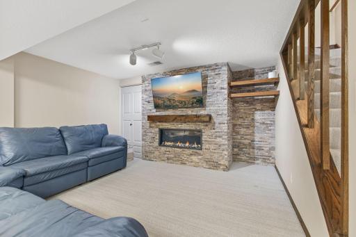 1993 Warbler Lane, Saint Paul, MN 55119