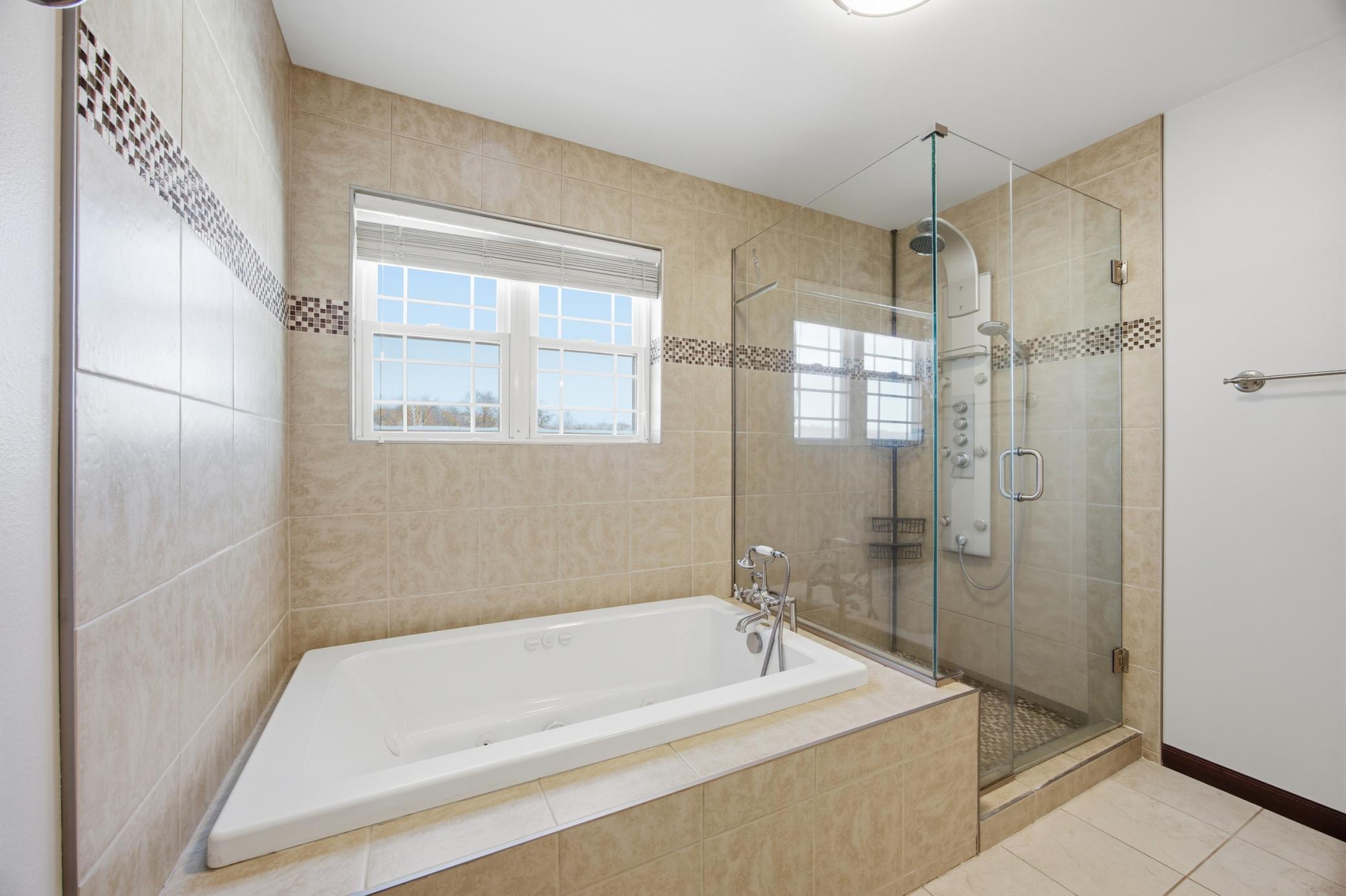 Soaker tub