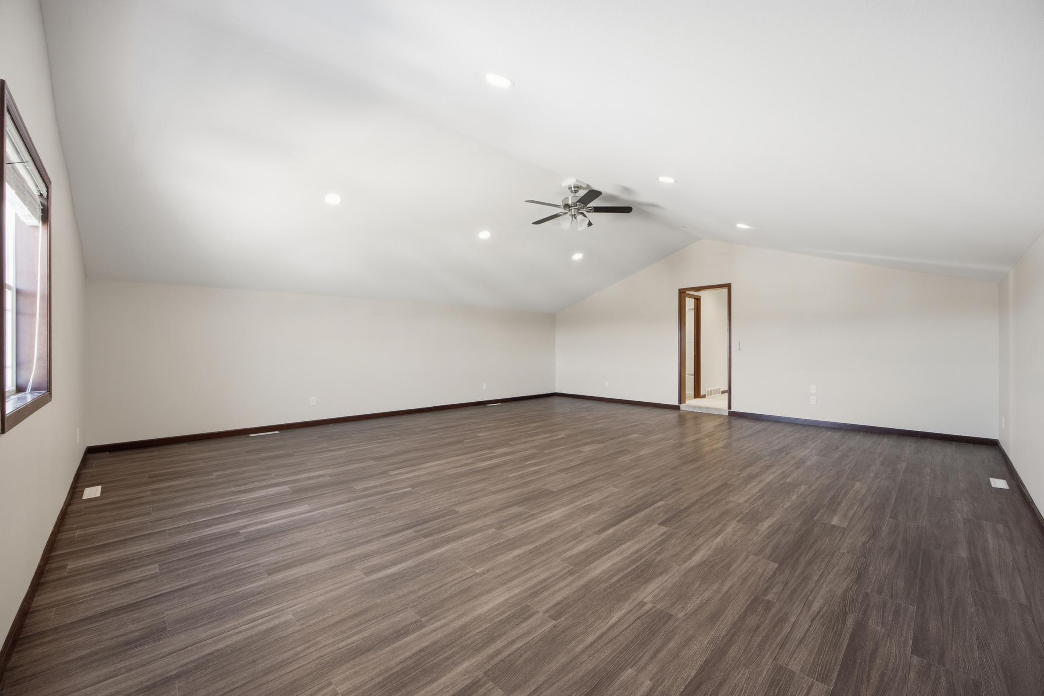 Huge bonus room