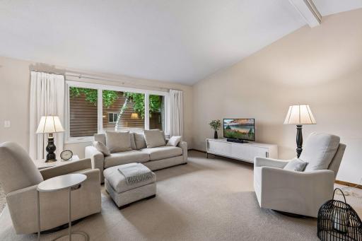 6941 Edenvale Boulevard, Eden Prairie, MN 55346