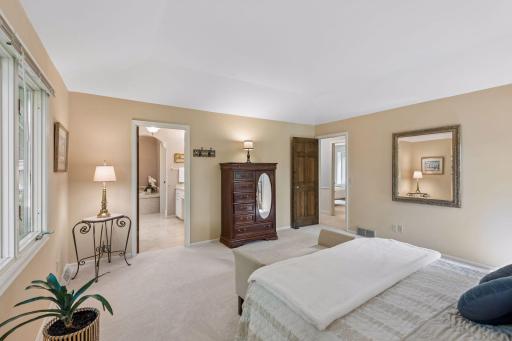 18864 Heathcote Drive, Wayzata, MN 55391