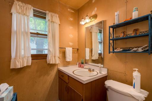 18-web-or-mls-25076-swedes-bay-ln.jpg
