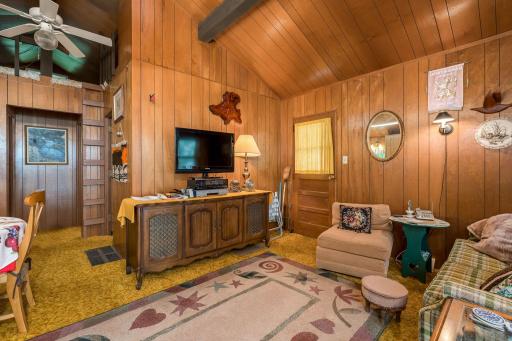6-web-or-mls-25076-swedes-bay-ln.jpg