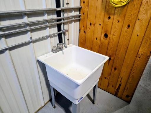 Utility sink