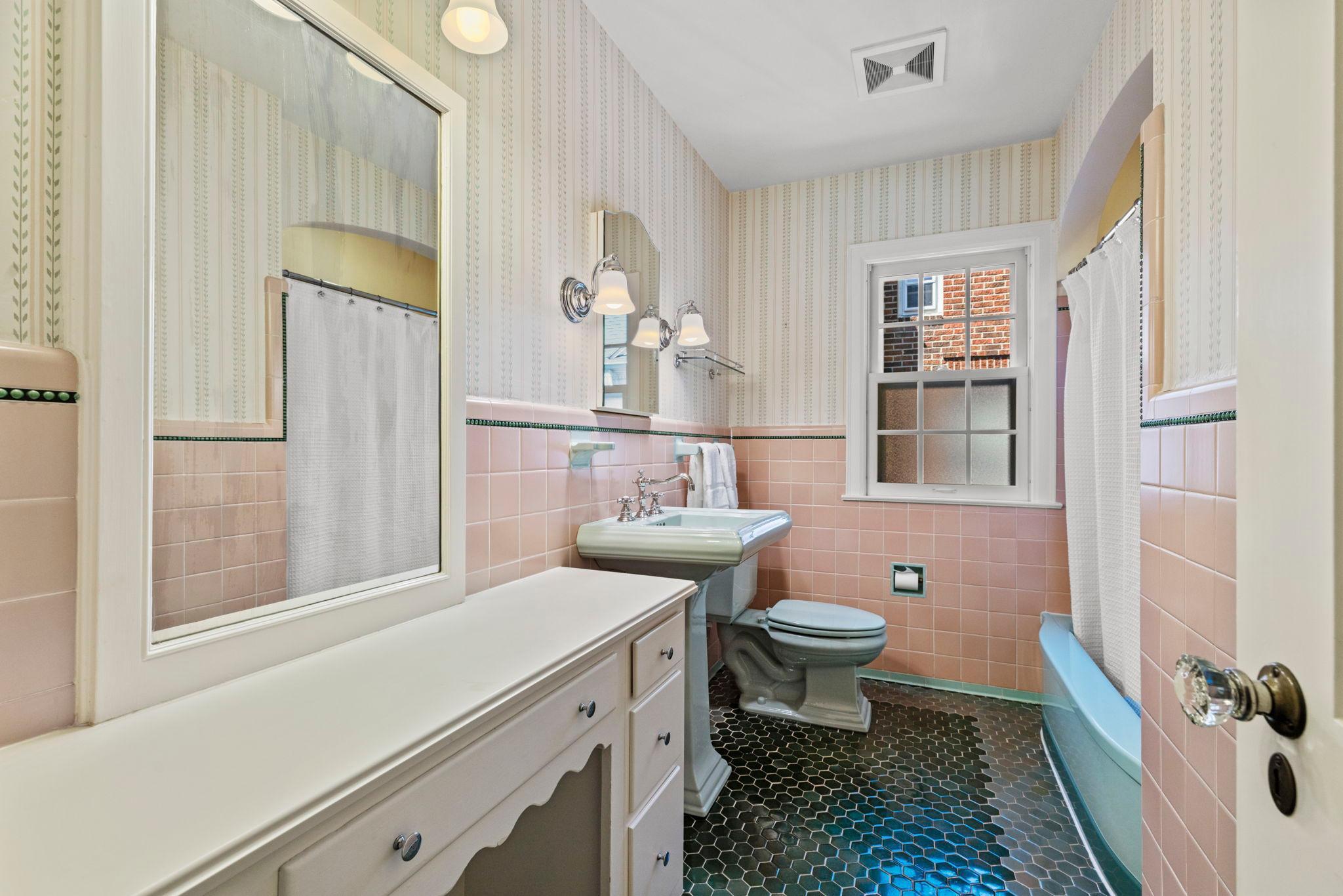 2nd floor full bath