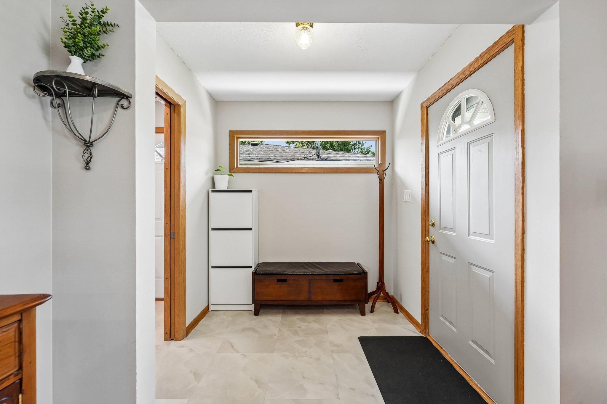 7-web-or-mls-Upton Ave-S1607-007.jpg