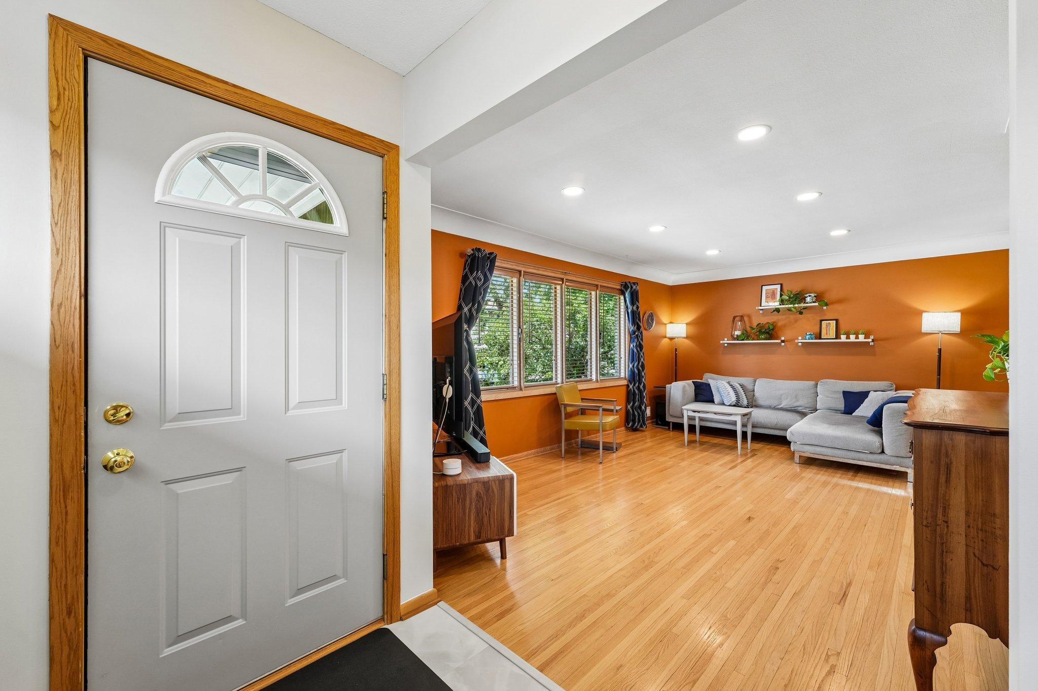 8-web-or-mls-Upton Ave-S1607-008.jpg
