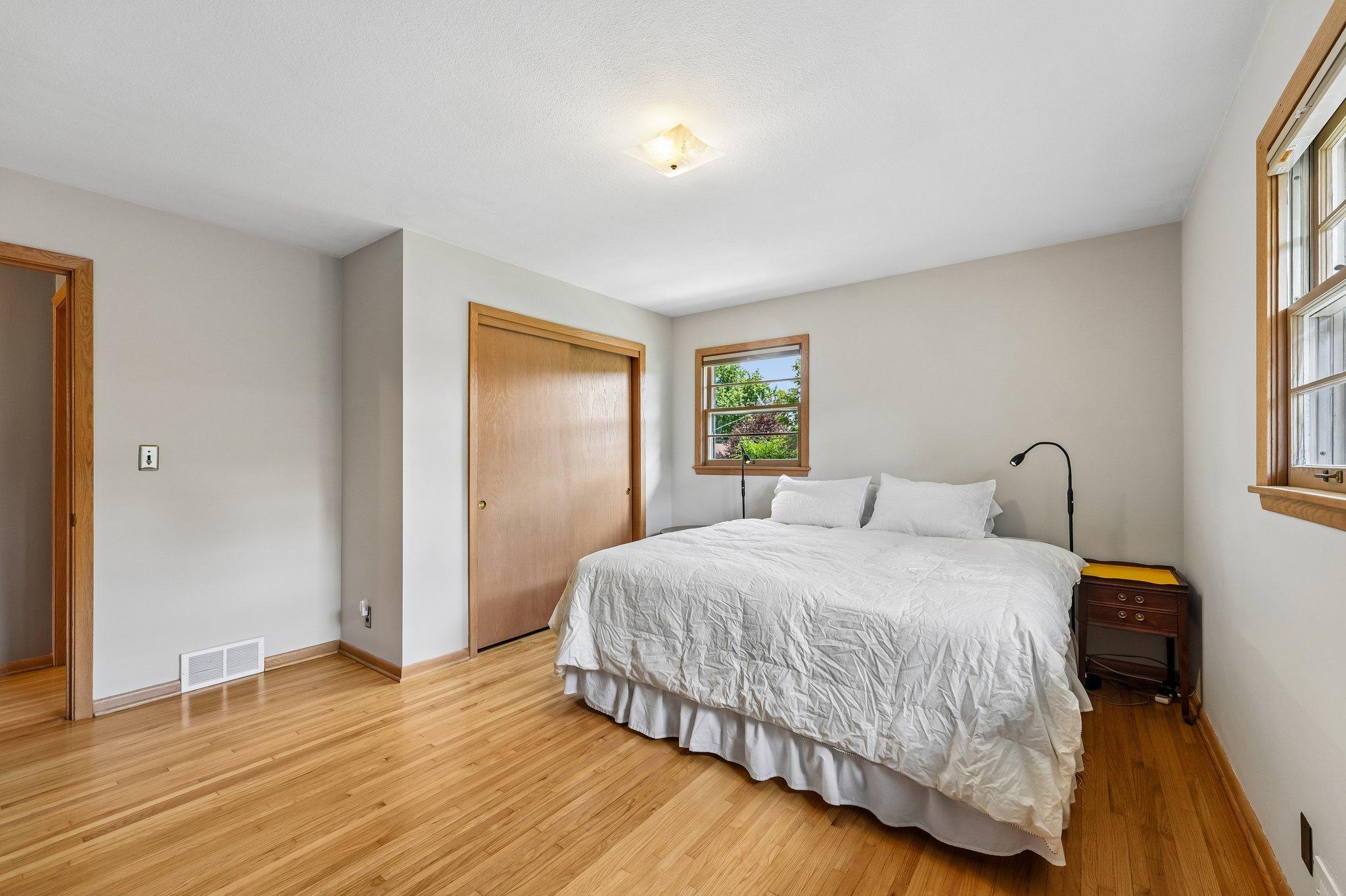 27-web-or-mls-Upton Ave-S1607-027.jpg