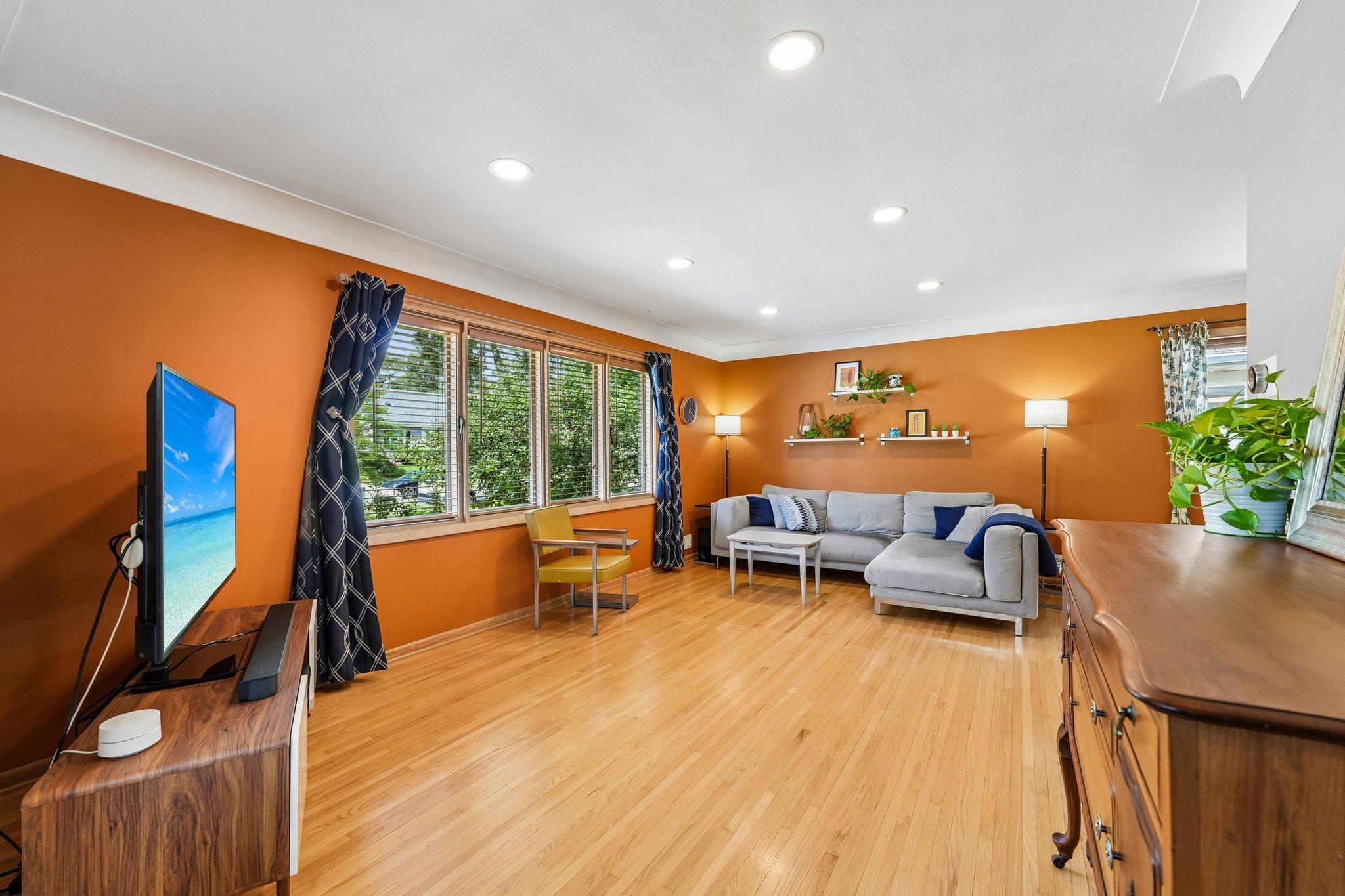 9-web-or-mls-Upton Ave-S1607-009.jpg