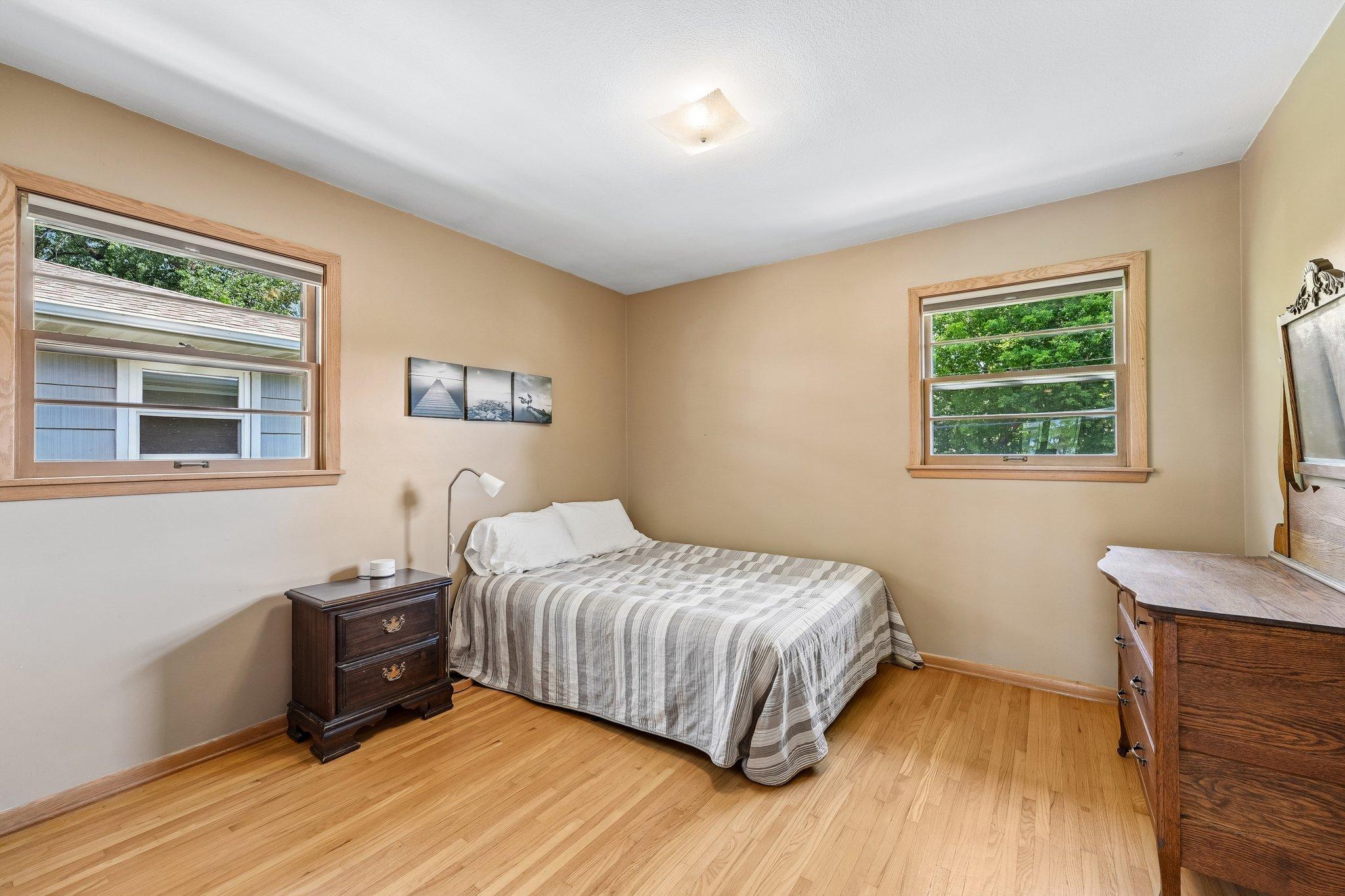 24-web-or-mls-Upton Ave-S1607-024.jpg