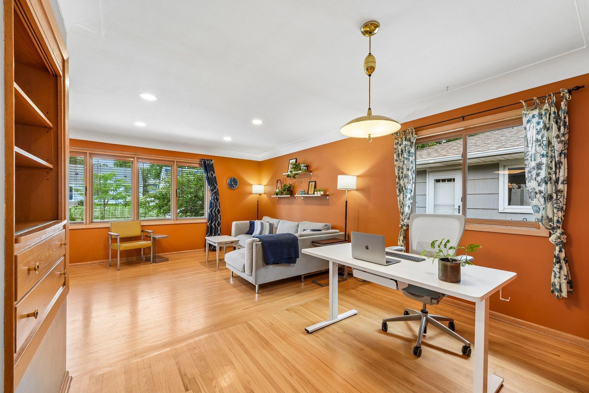 15-web-or-mls-Upton Ave-S1607-015.jpg