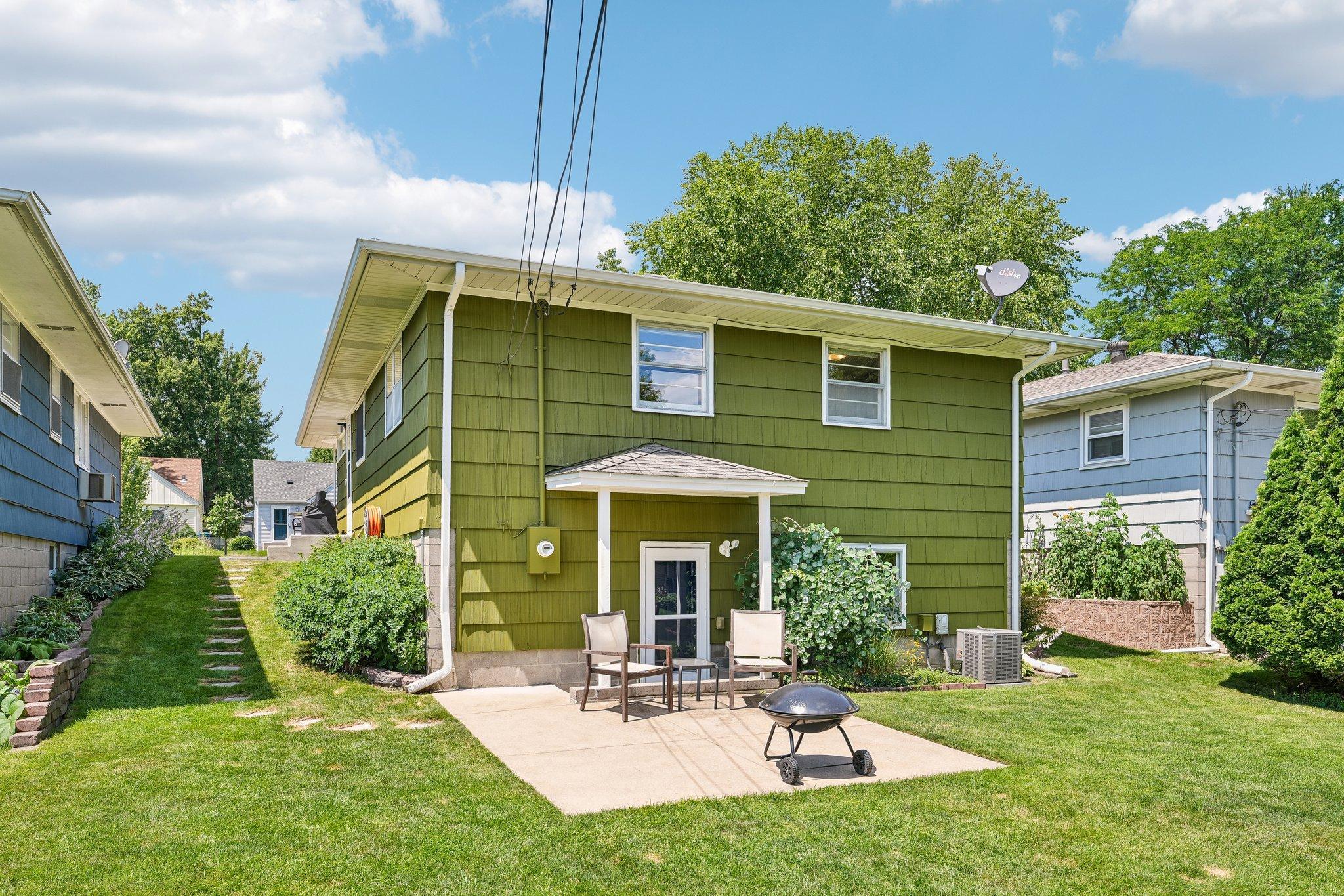 42-web-or-mls-Upton Ave-S1607-042.jpg