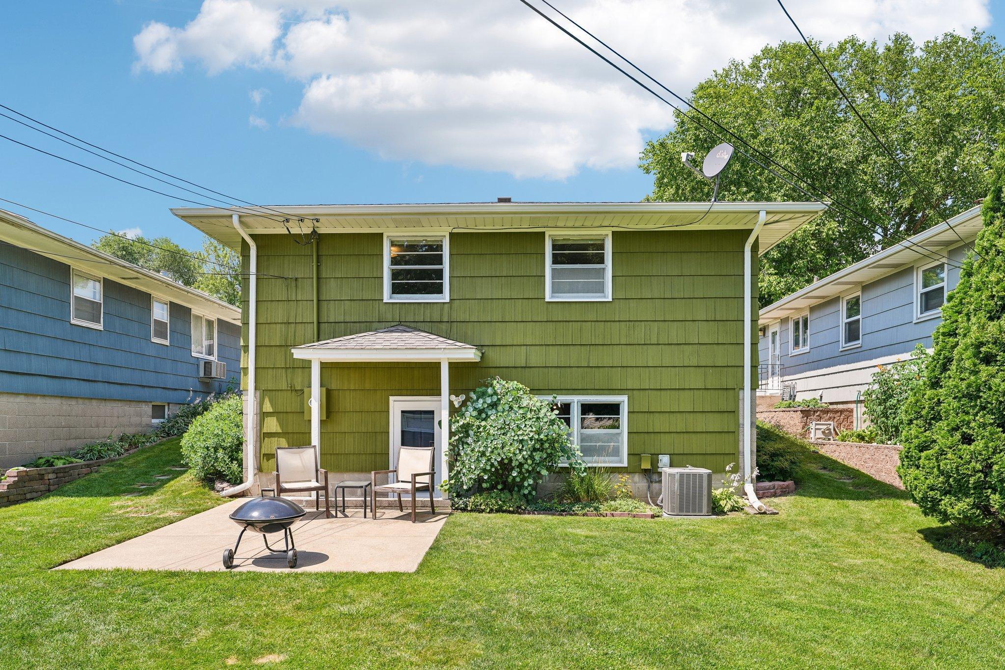 41-web-or-mls-Upton Ave-S1607-041.jpg