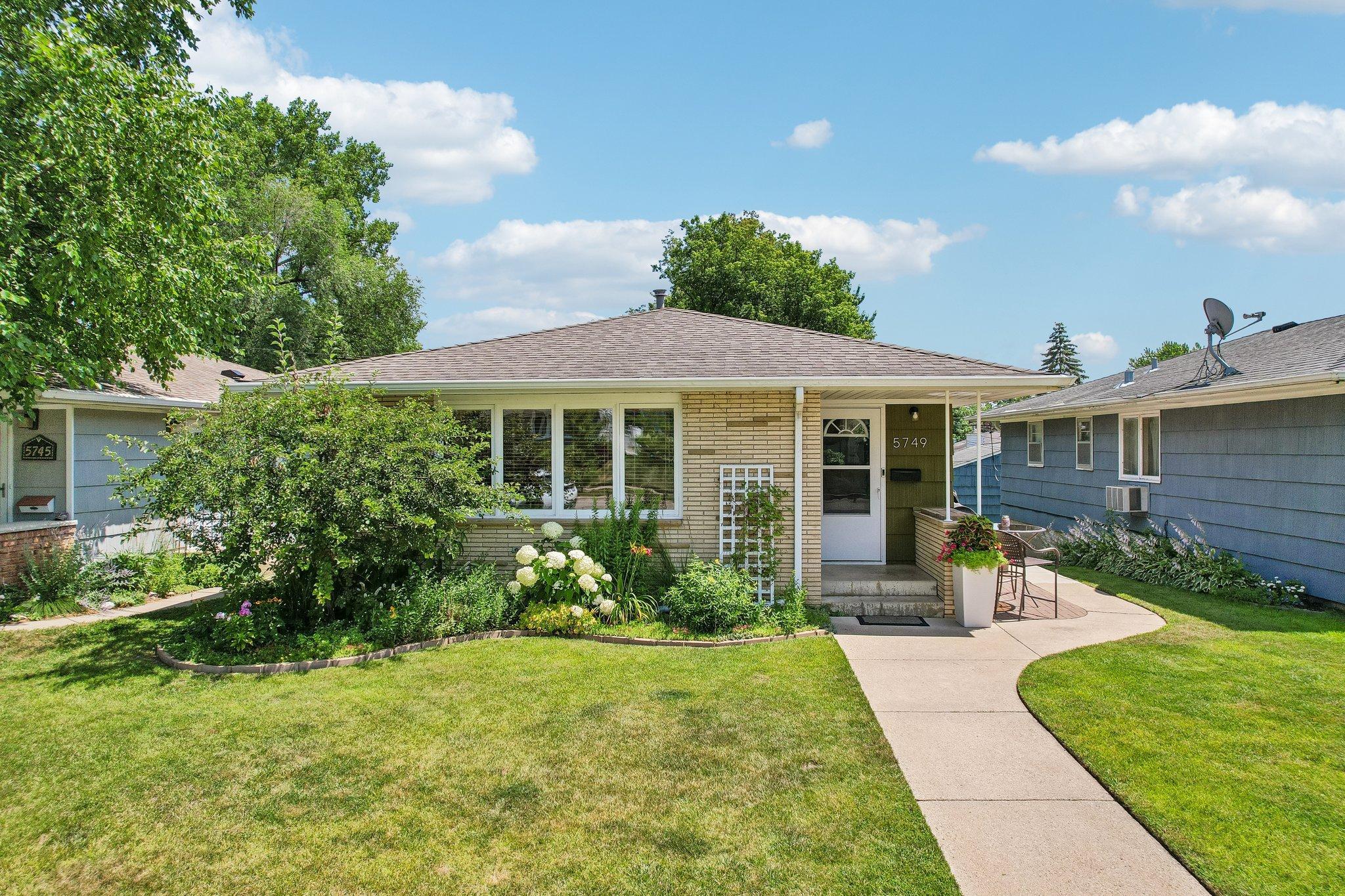 51-web-or-mls-Upton Ave-S1607-051.jpg