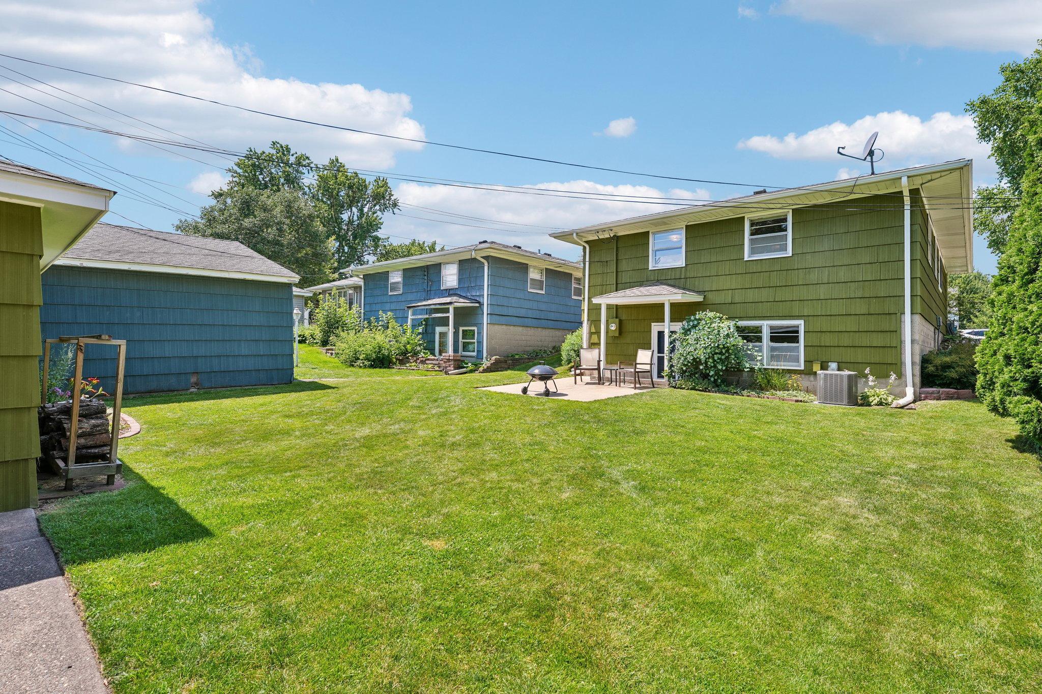 38-web-or-mls-Upton Ave-S1607-038.jpg