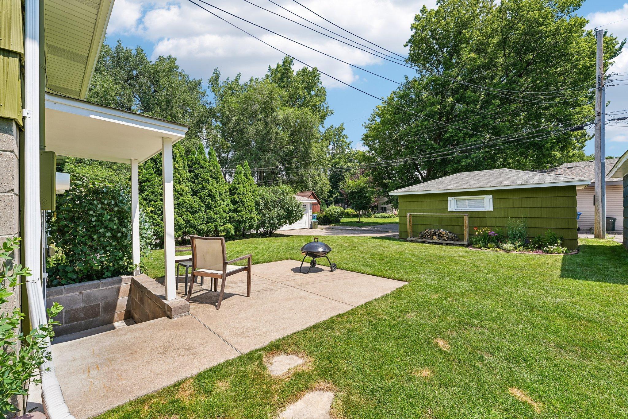 37-web-or-mls-Upton Ave-S1607-037.jpg