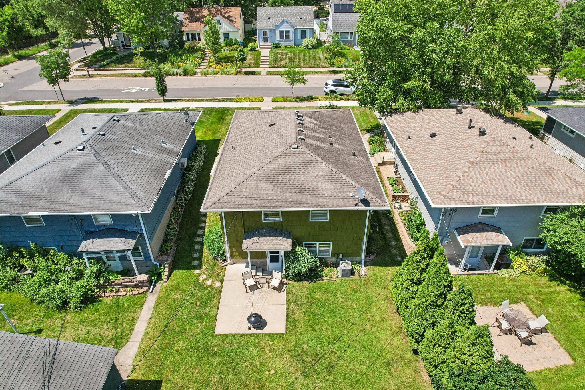 52-web-or-mls-Upton Ave-S1607-052.jpg