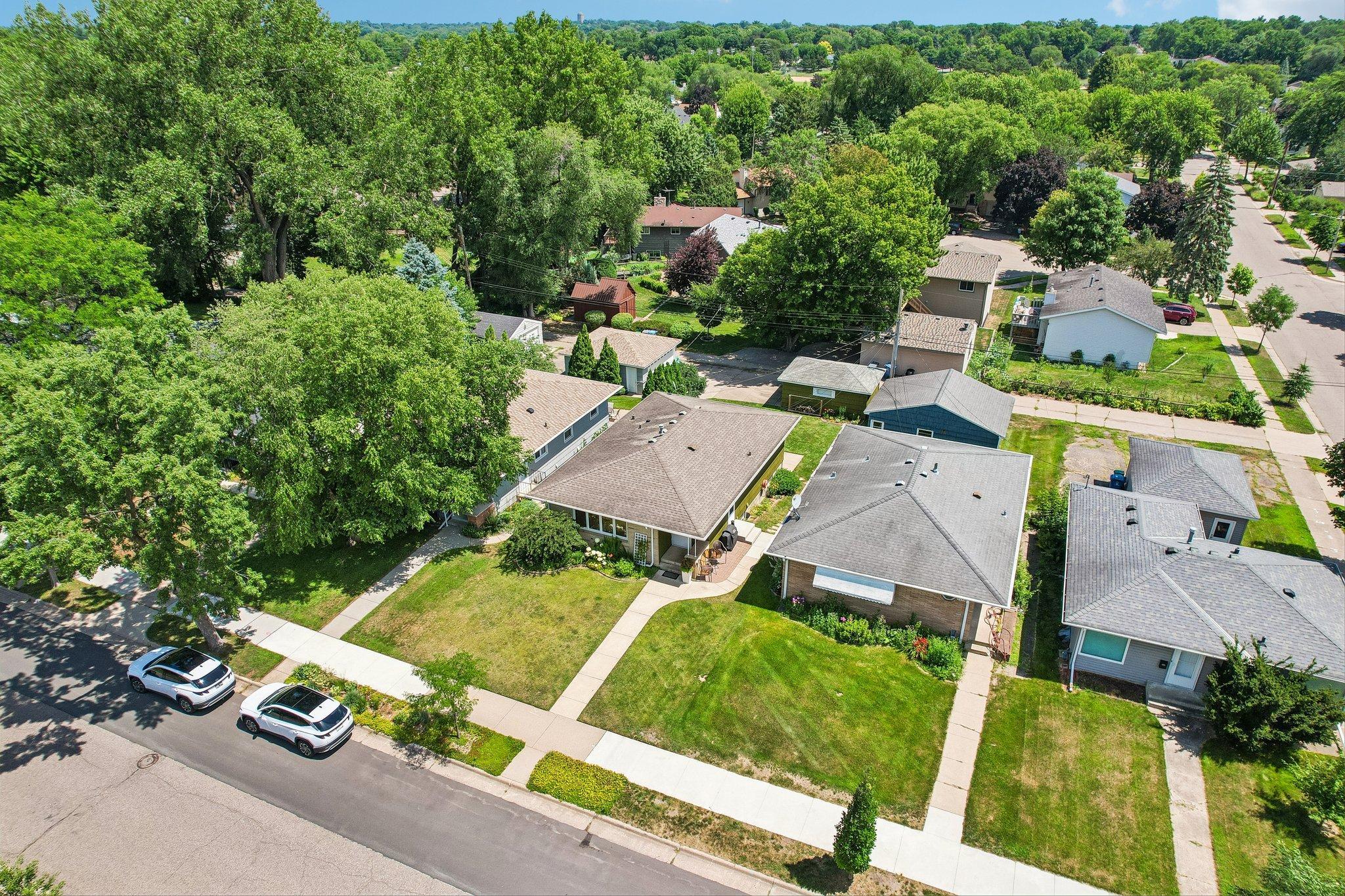50-web-or-mls-Upton Ave-S1607-050.jpg