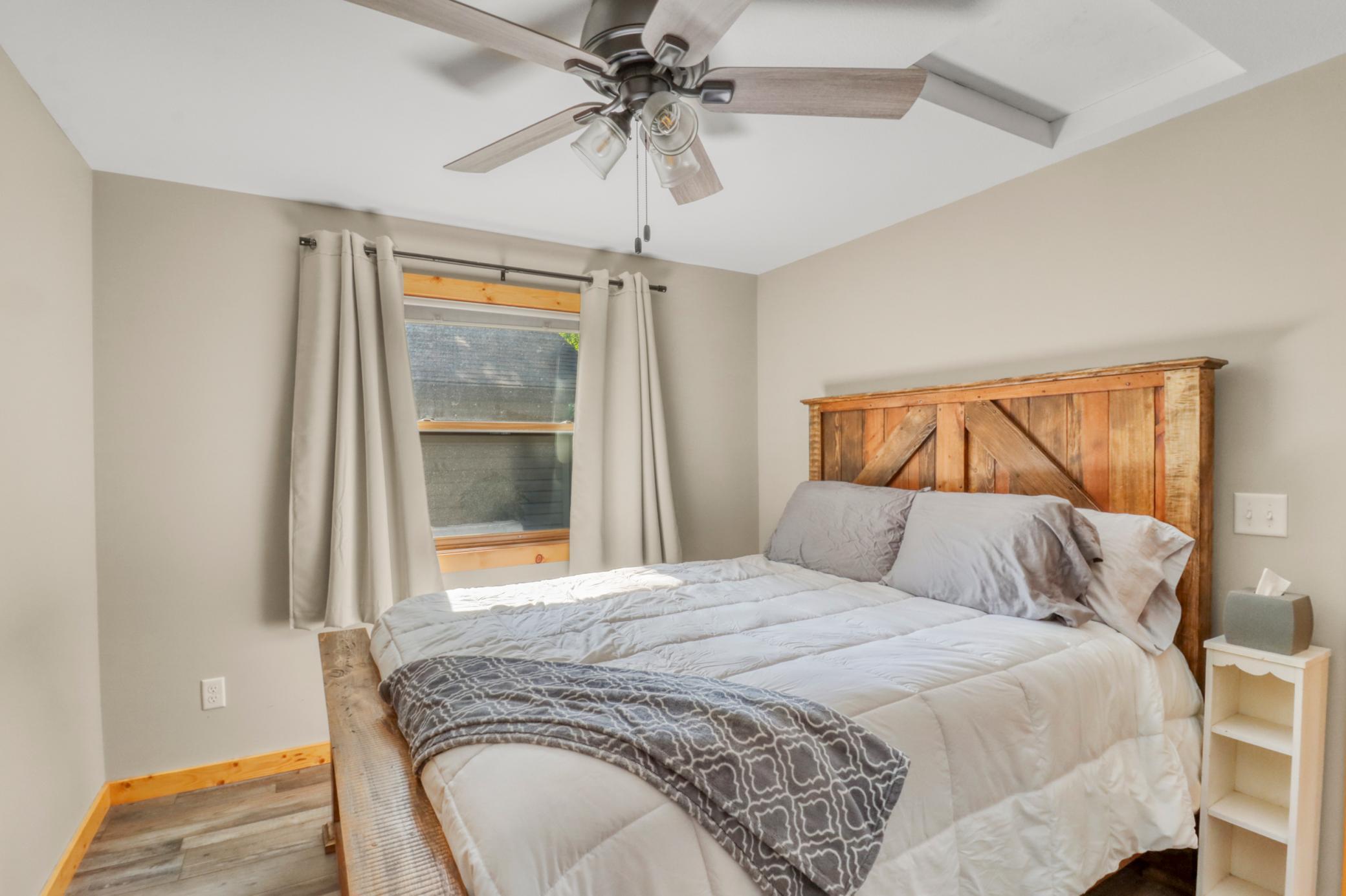 Bedroom3_1.JPG