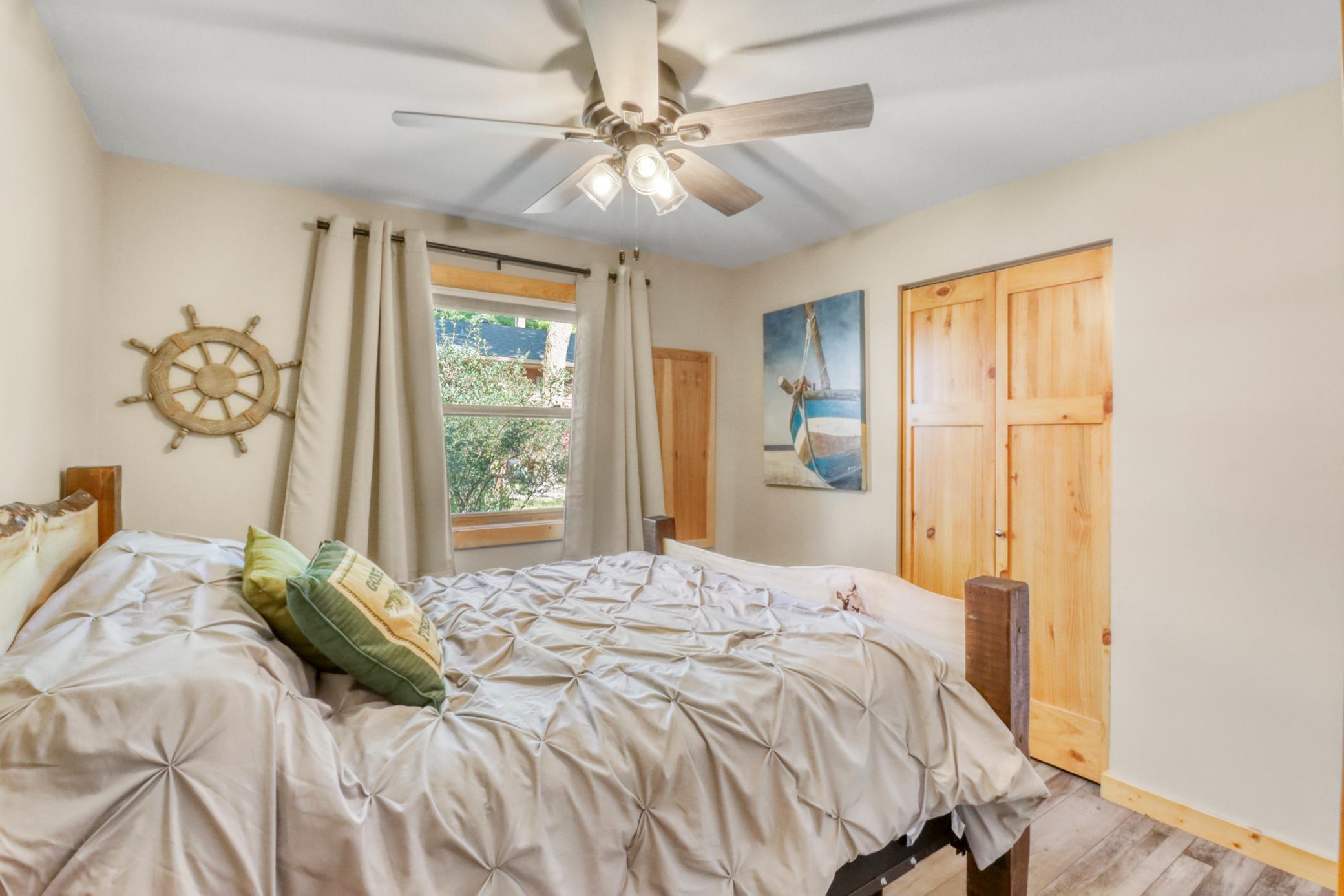 Bedroom2_1.JPG