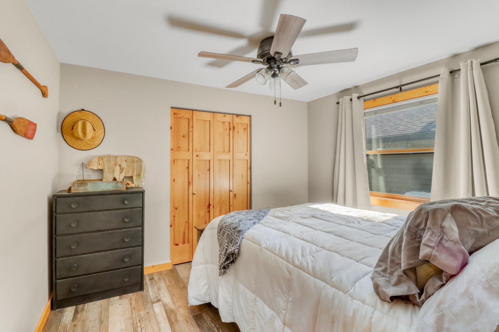 Bedroom3_2.JPG