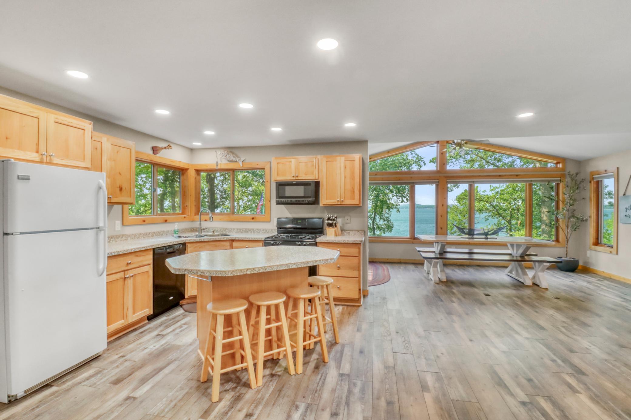 Kitchen1_0.JPG