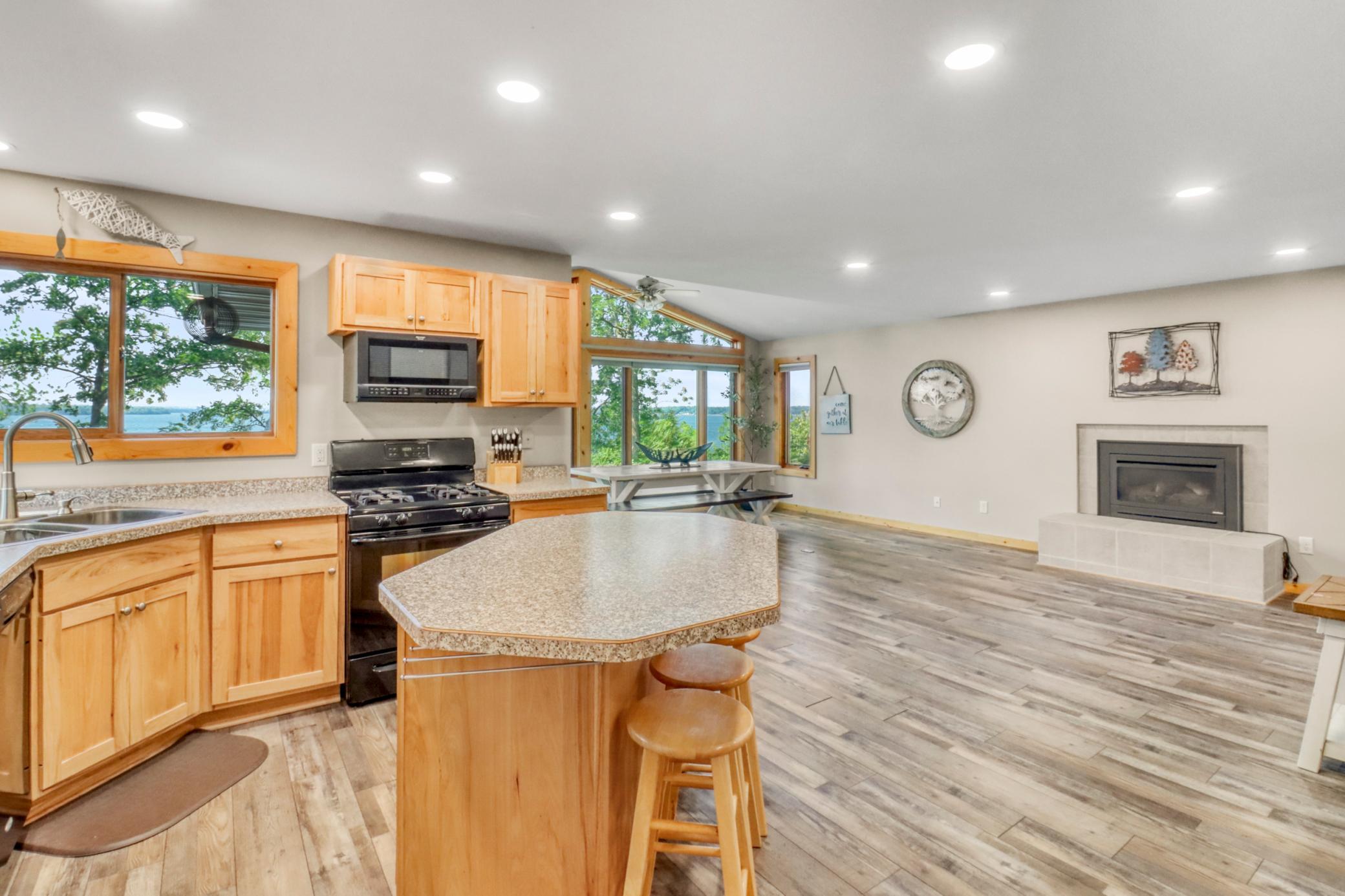 Kitchen1_4.JPG