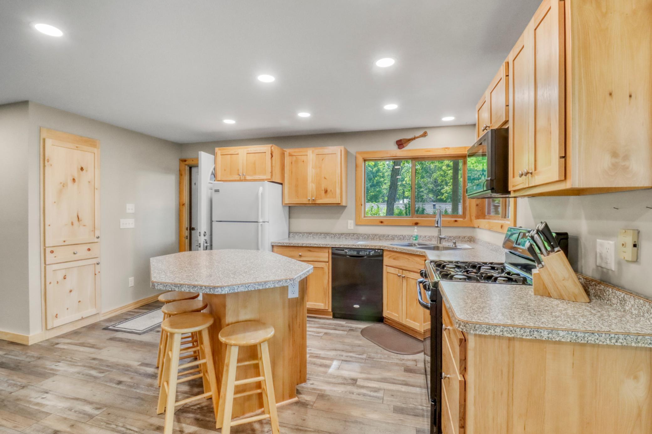 Kitchen1_5.JPG