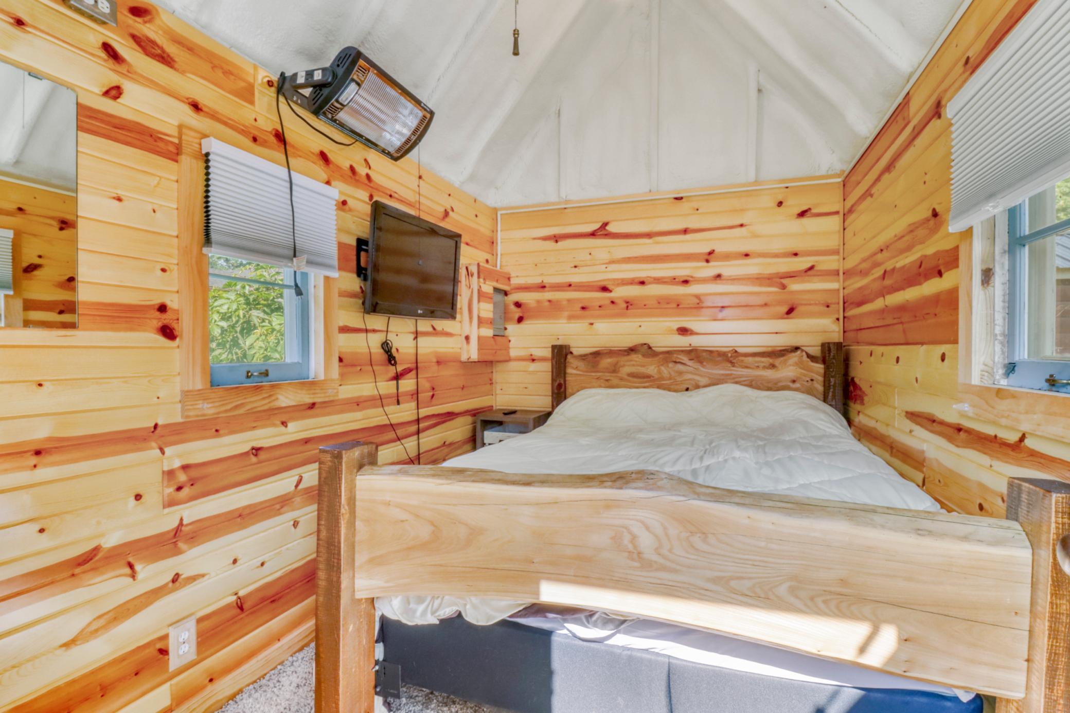 Guesthouseroom1_0.JPG