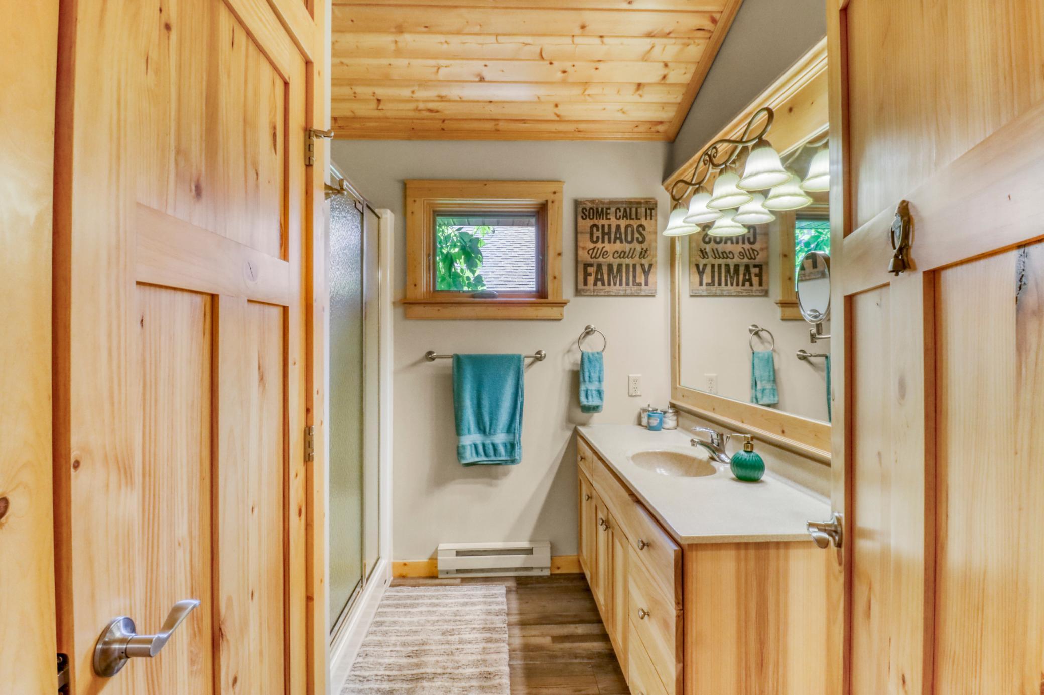 Primary Bathroom1_1.JPG