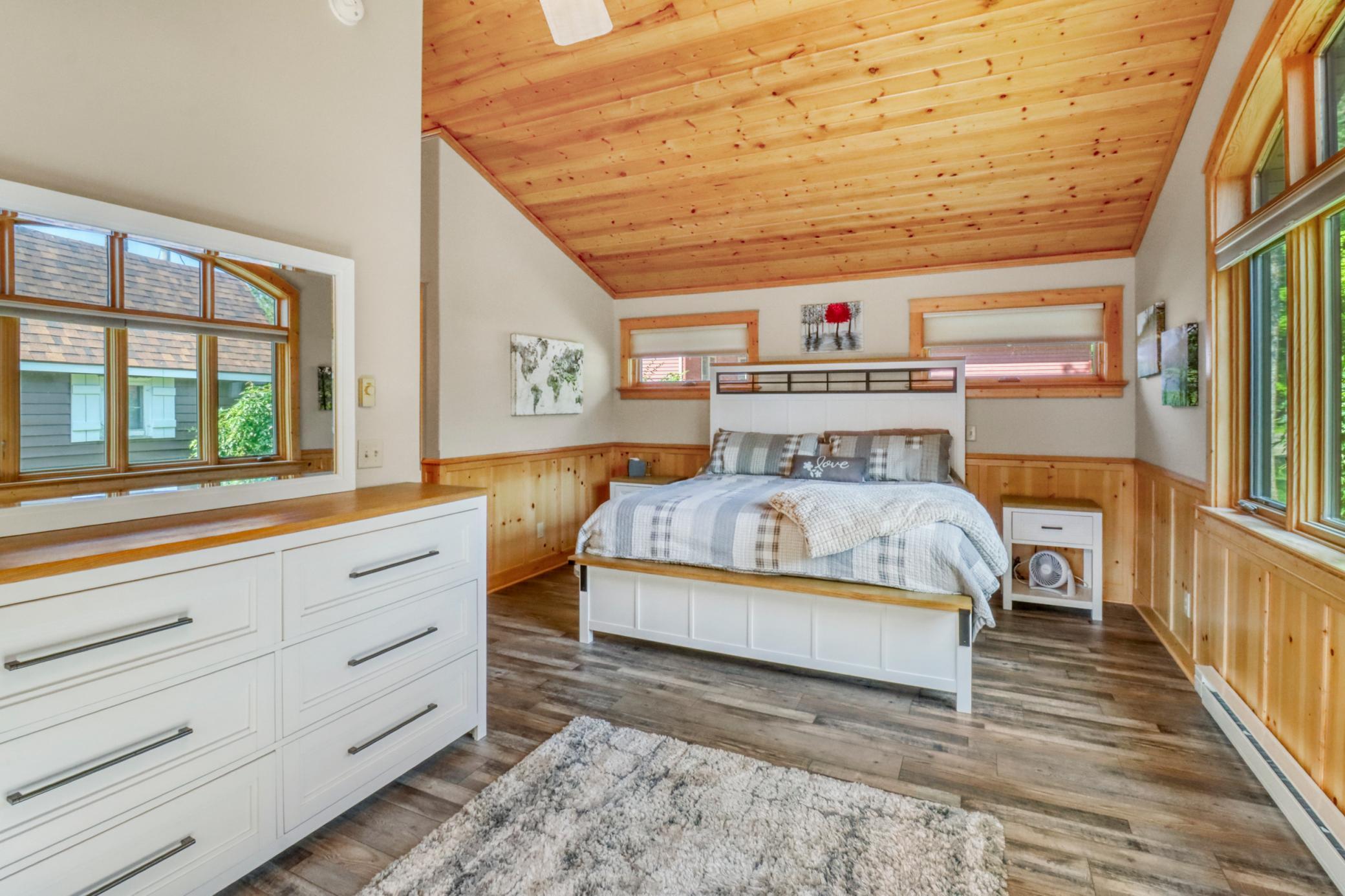 Primary Bedroom1_1.JPG