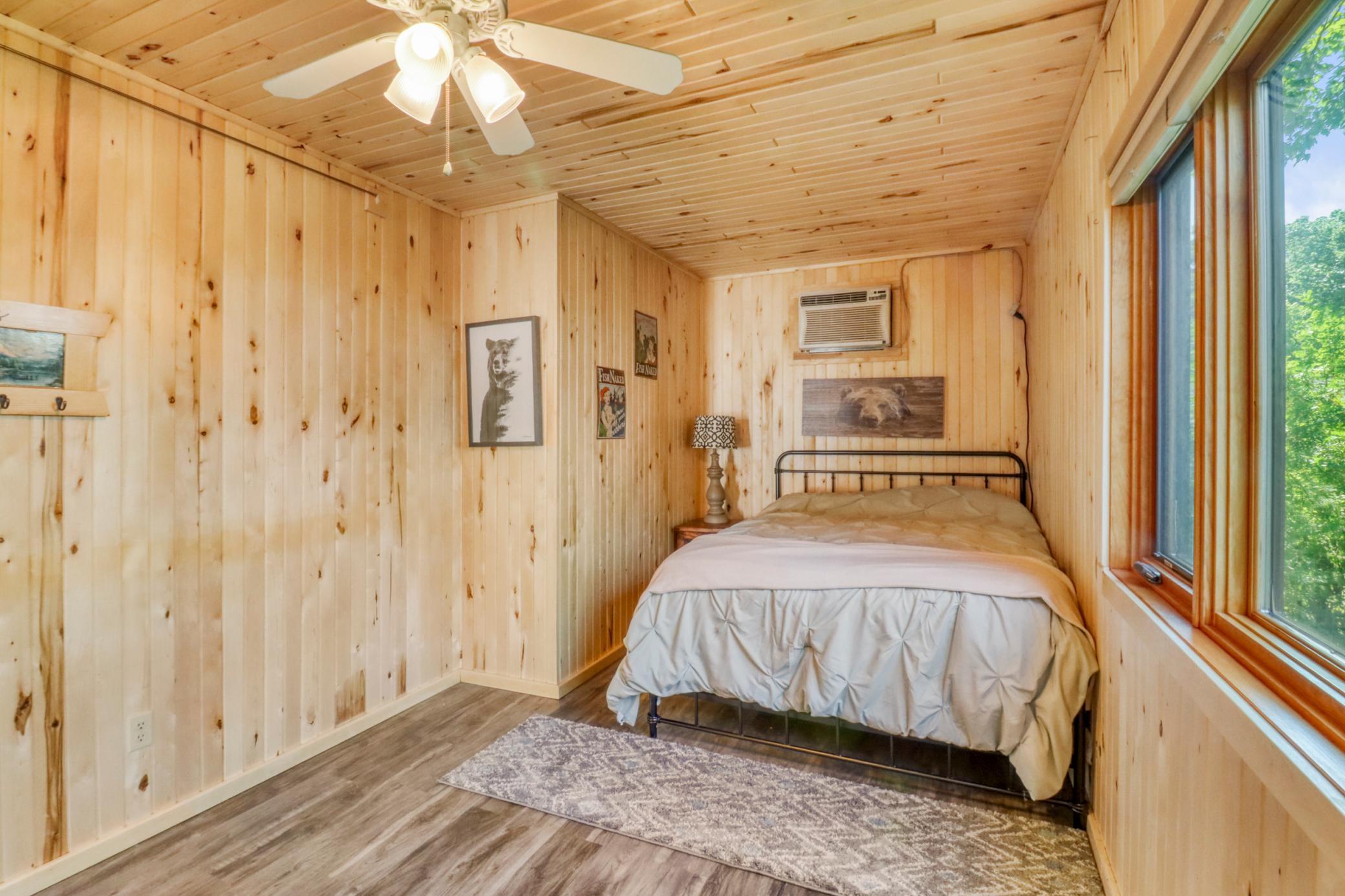 Garage_guestroom1_1.JPG