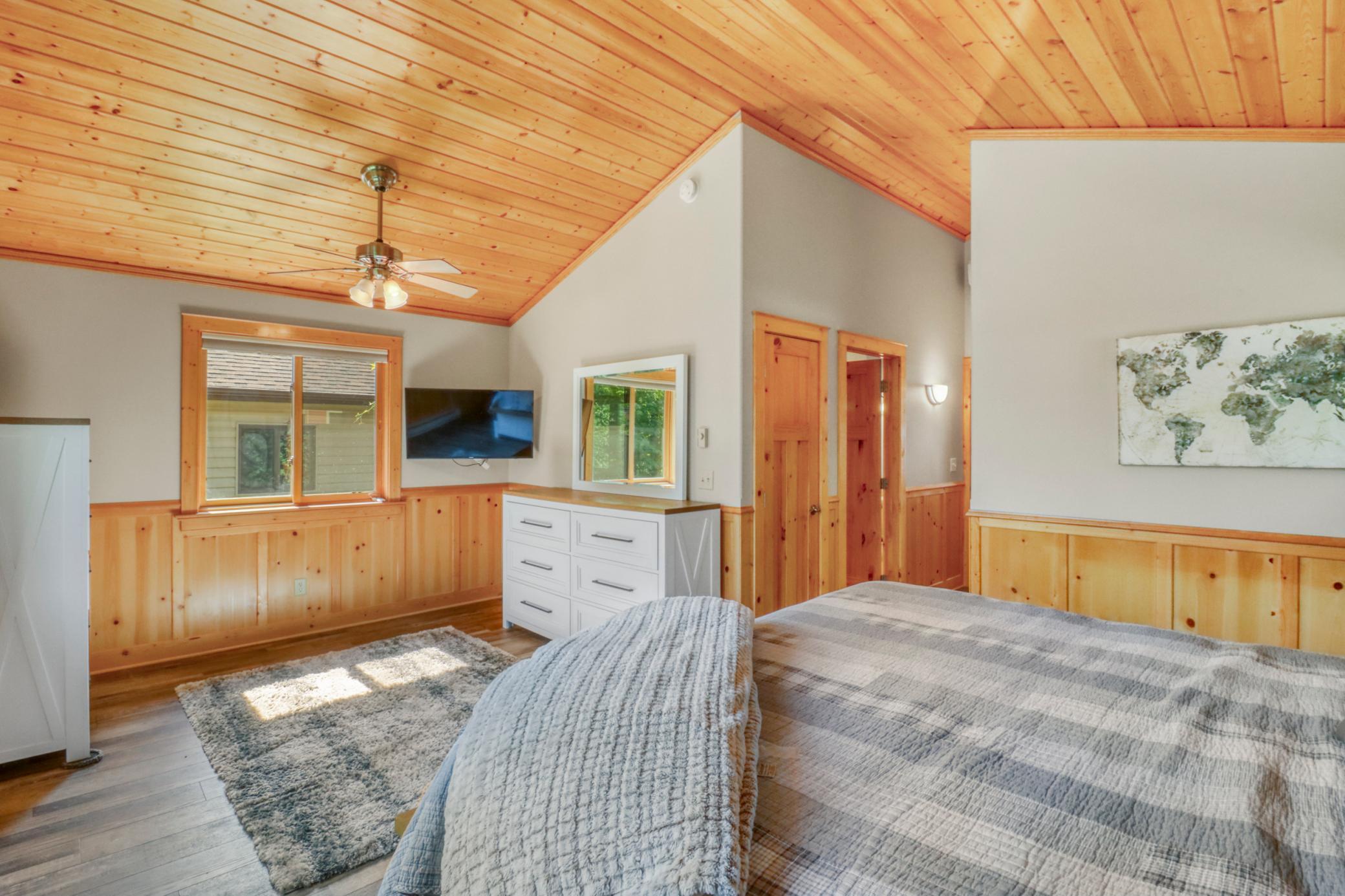 Primary Bedroom1_3.JPG