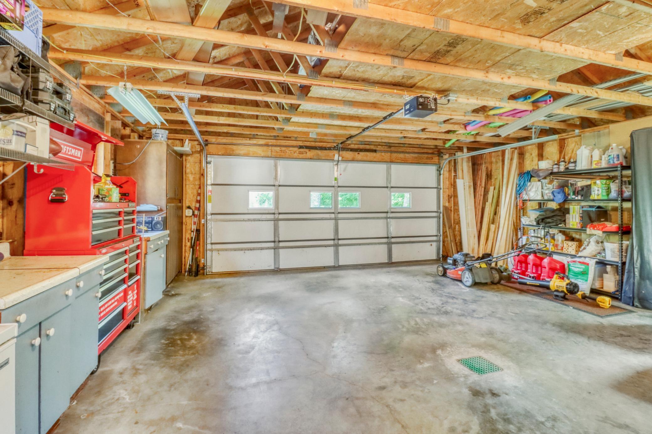 Garage1_1.JPG