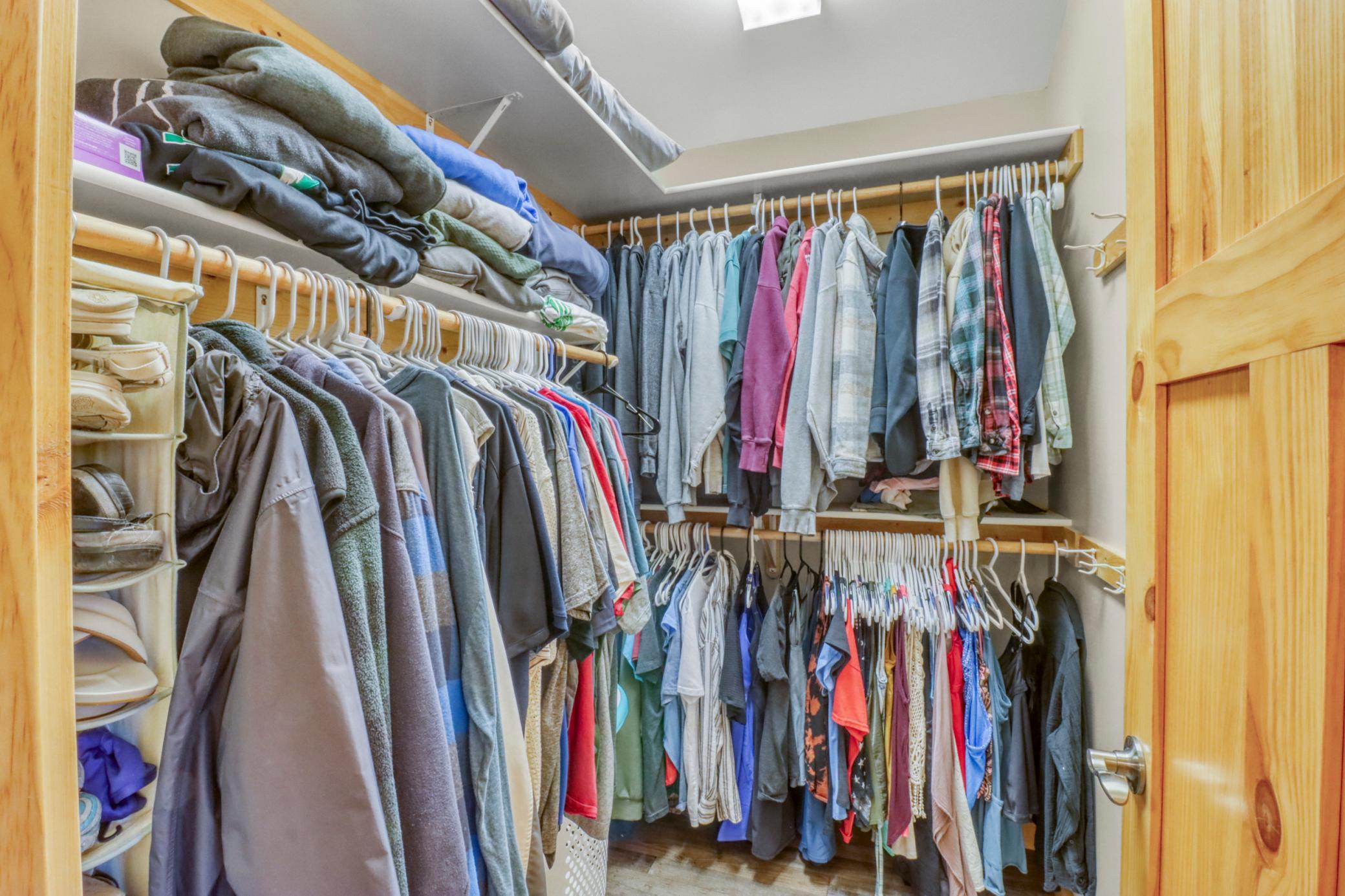 Primary Closet1_1.JPG