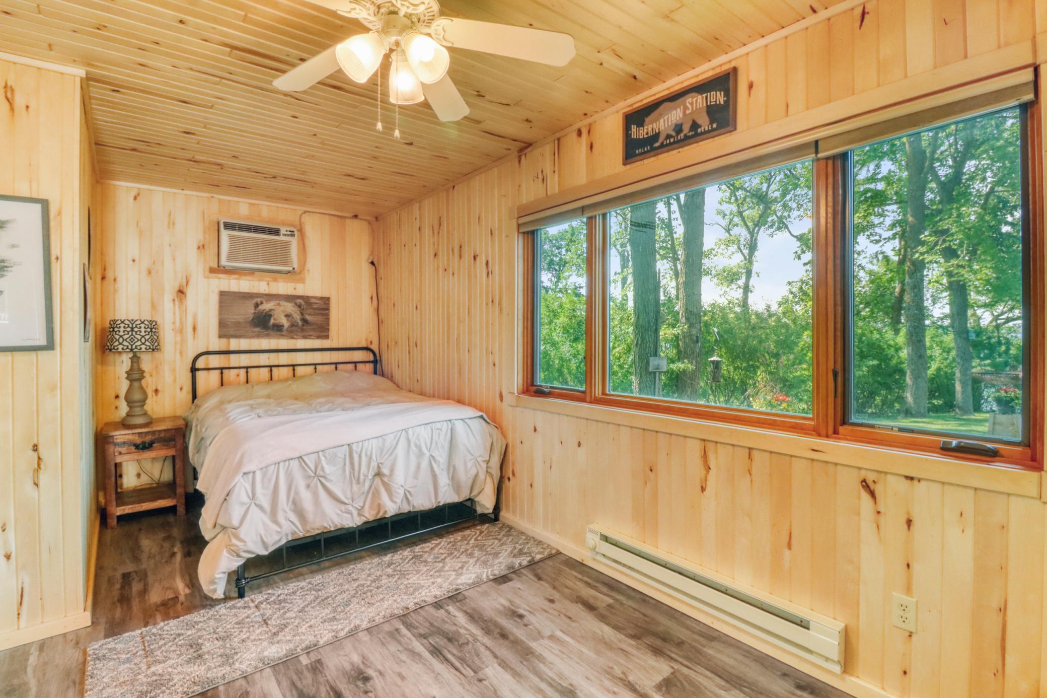 Garage_guestroom1_0.JPG