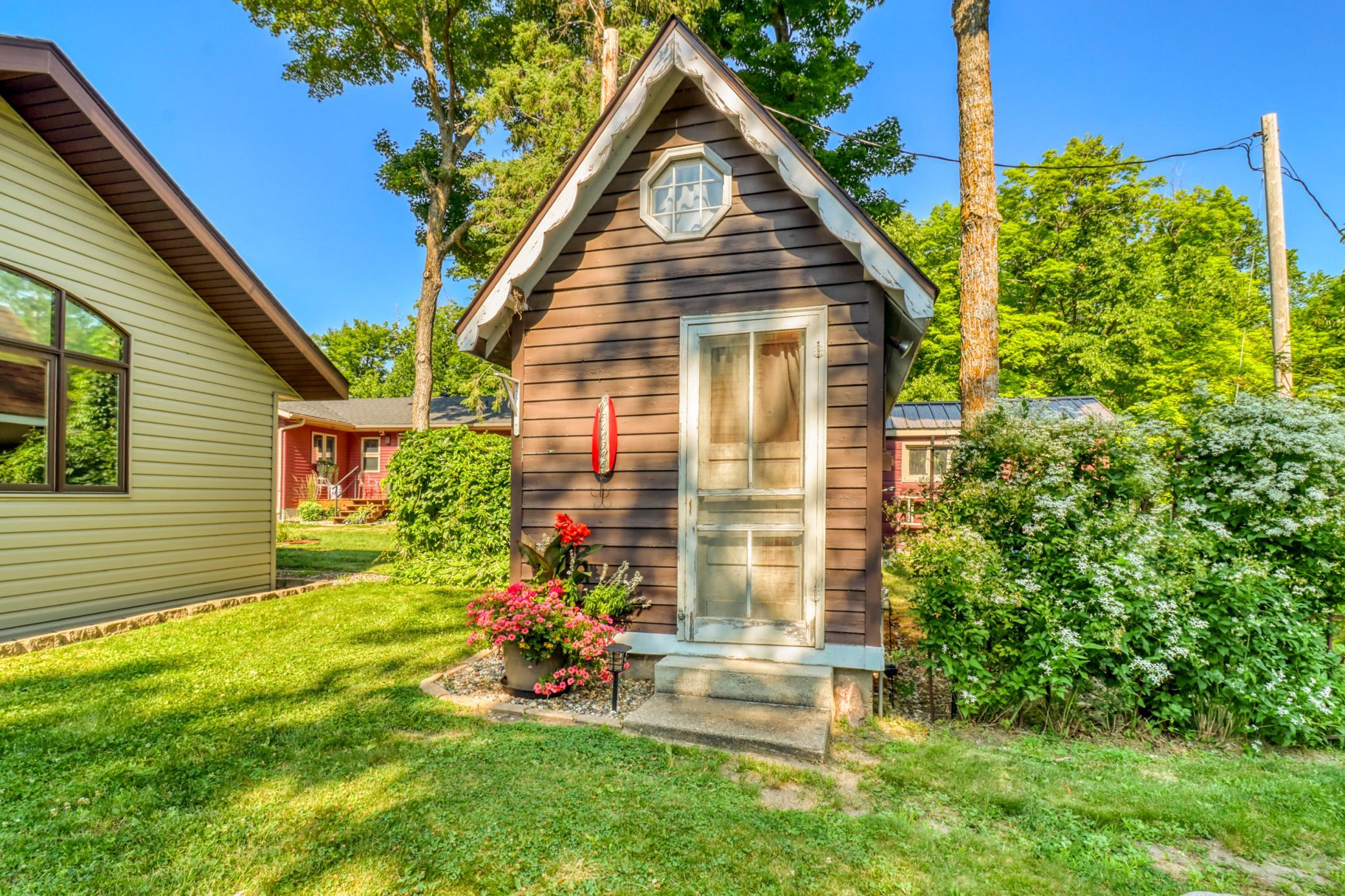 Guesthouseroom_exterior1_0.JPG