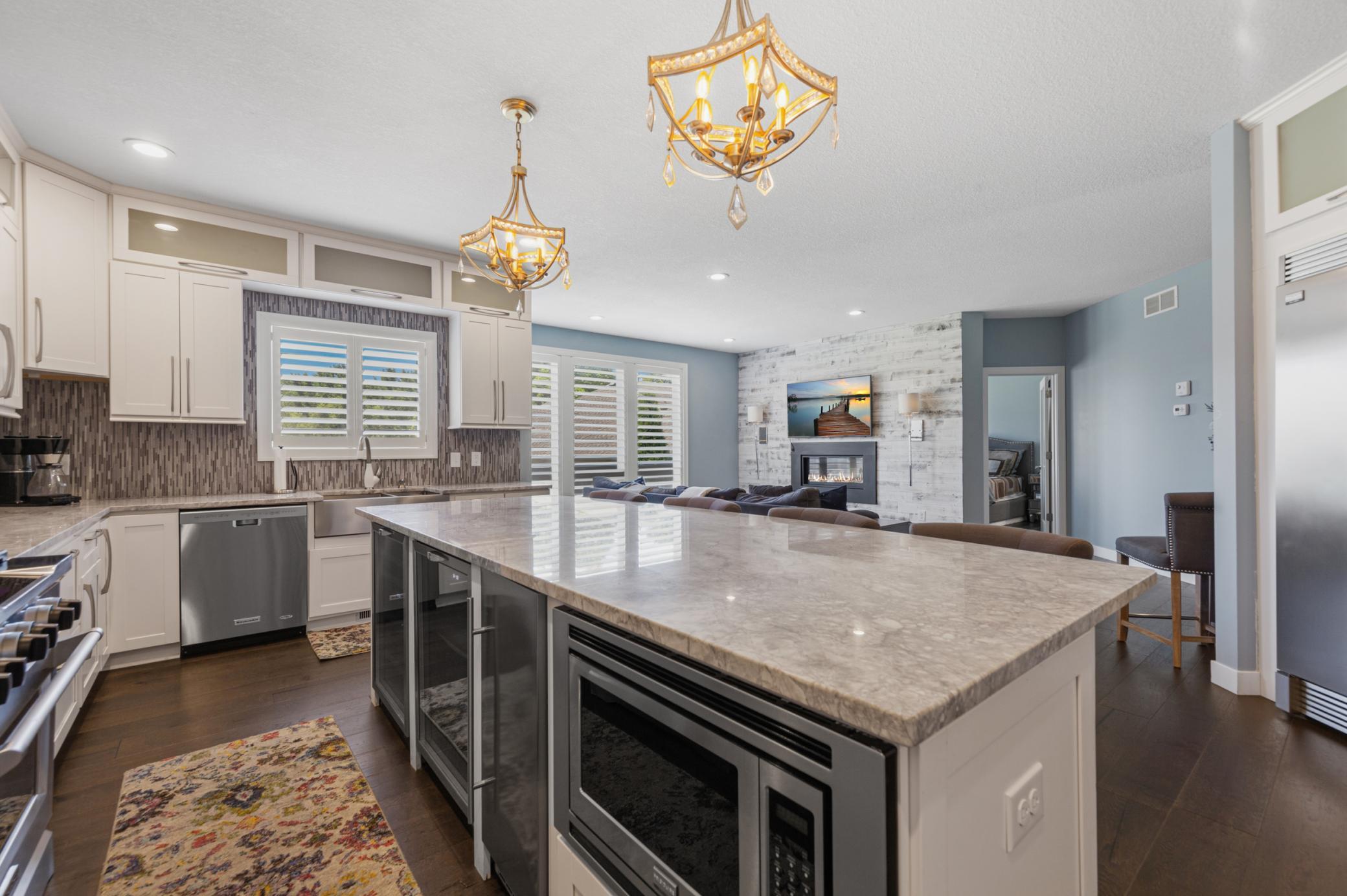 19 kitchen.jpg