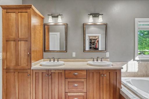 7013 Maple Lane, Horace, ND 58047