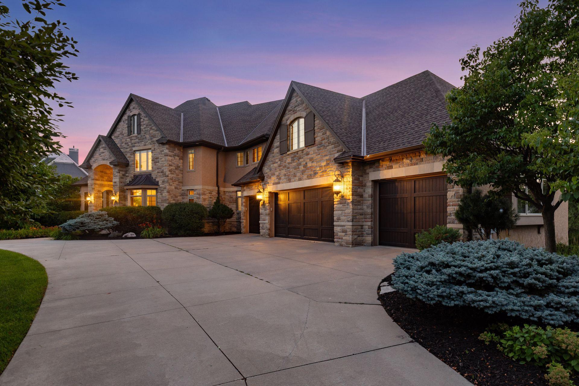 Welcome to 225 Calamus Circle